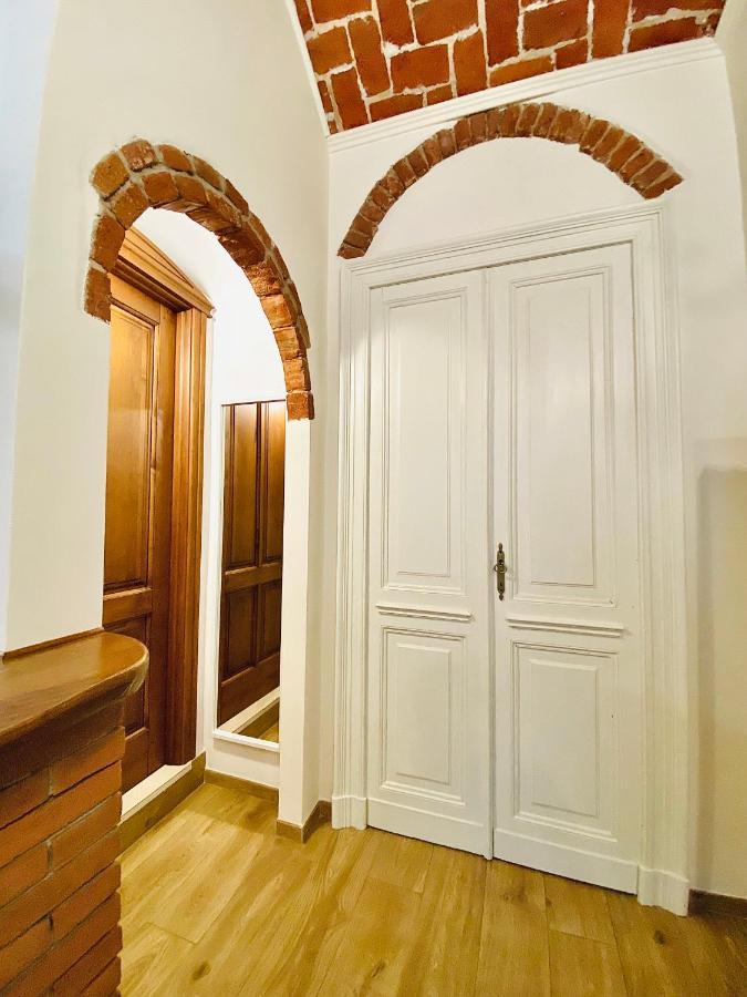 Exquisitely Renovated And Centrally Located Apartment With Free Parking Turin Exterior photo